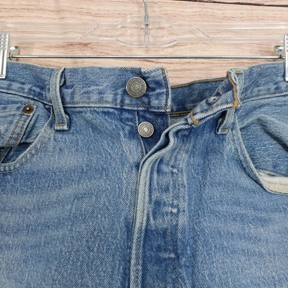 Levis 501 Jeans Mens 33x30 Blue Light Wash Regular Fit Straight Denim Button Fly